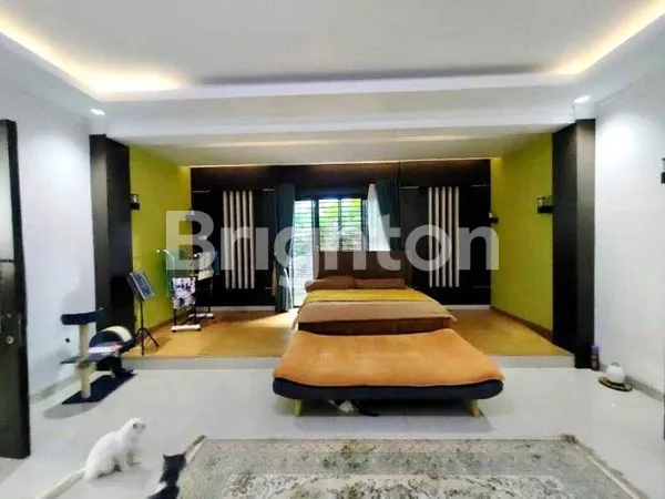 image RUMAH 2 LANTAI MEWAH DAN BESAR DI SEKOJO (4)