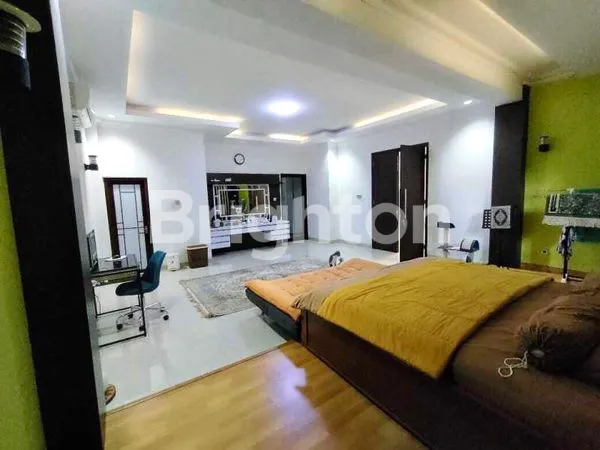 image RUMAH 2 LANTAI MEWAH DAN BESAR DI SEKOJO (5)