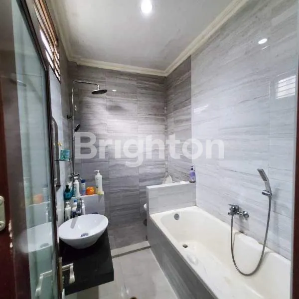 image RUMAH 2 LANTAI MEWAH DAN BESAR DI SEKOJO (6)