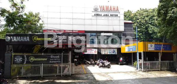 3 RUKO GANDENG 2 LANTAI BONUS USAHA DEALER  YAMAHA ANEKA JASA MOTOR YANG MASIH AKTIF