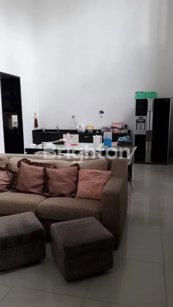 image RUMAH BESAR MURAH LOKASI STRATEGIS DEKAT SEKOLAH TAMAN SISWA AREA JL SUNGAI² KOTA MALANG (2)