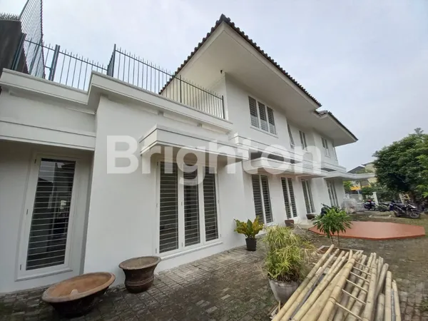 image RUMAH MEWAH 2 LANTAI BARU DI INTERCON JAKARTA BARAT (2)