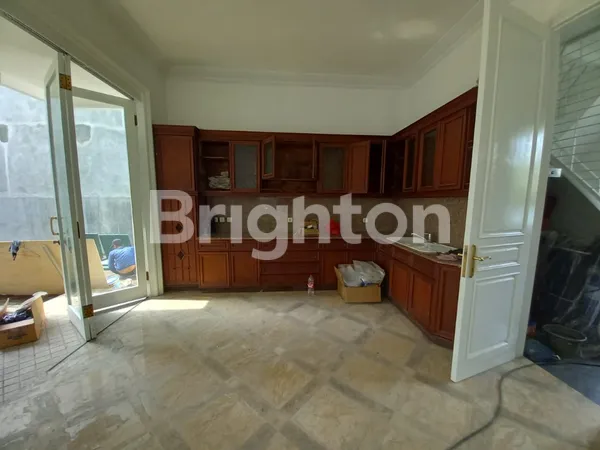 image RUMAH MEWAH 2 LANTAI BARU DI INTERCON JAKARTA BARAT (7)