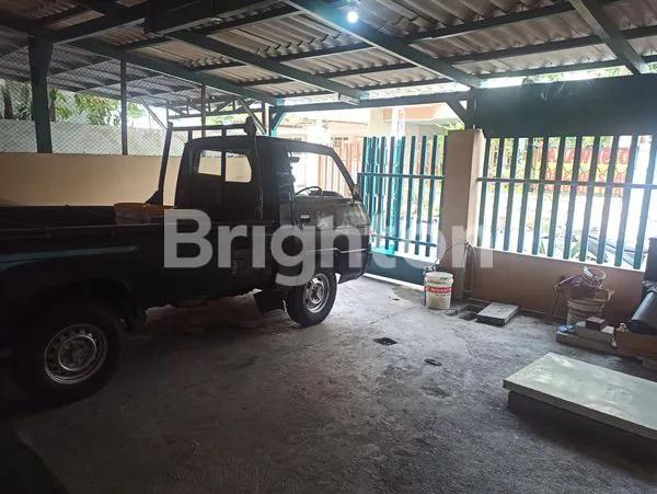 image SIAP HUNI, RUMAH SIMPANG DARMO PERMAI SELATAN, DEKAT, SELANGKAH KE PAKUWON MALL. DEKAT NATIONAL HOSPITAL, SEKOLAH PETRA, DEKAT PUSAT KULINER (5)