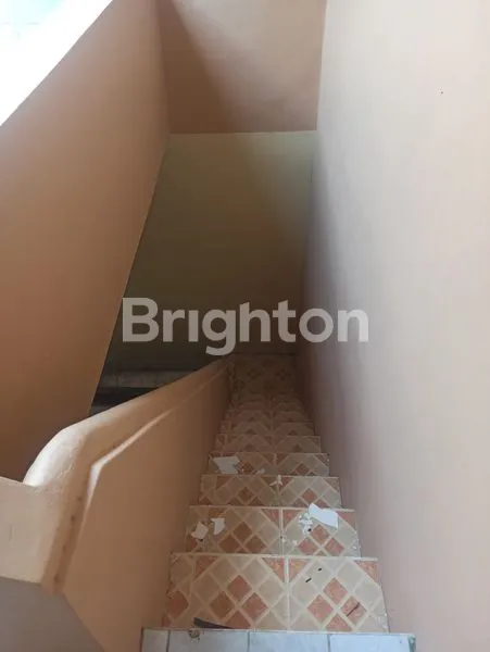 image SIAP HUNI, RUMAH SIMPANG DARMO PERMAI SELATAN, DEKAT, SELANGKAH KE PAKUWON MALL. DEKAT NATIONAL HOSPITAL, SEKOLAH PETRA, DEKAT PUSAT KULINER (8)