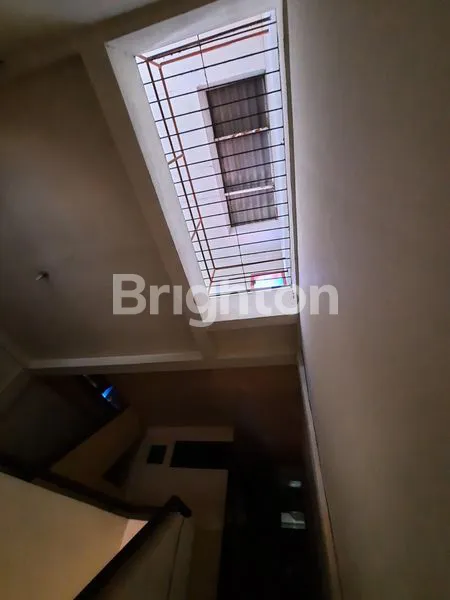 image RUKO 4.5 LANTAI DI PUCANG ANOM. LOKASI RAMAI DEKAT PASAR PUCANG (5)