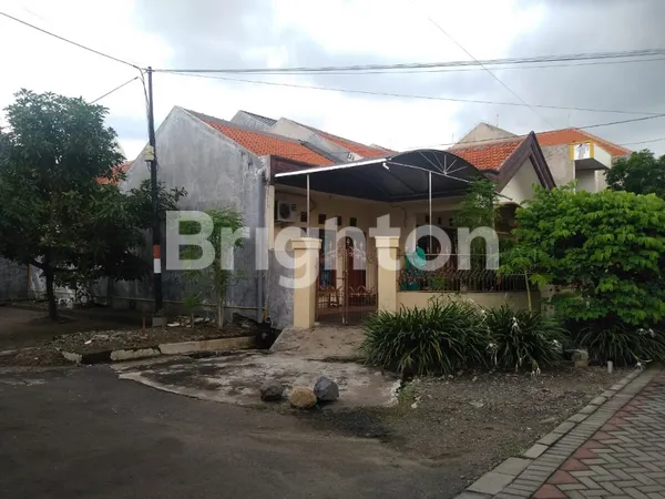 image RUMAH TERAWAT 1 LANTAI RUNGKUT ASRI ADA KOLAM IKAN DAN GARASI (2)