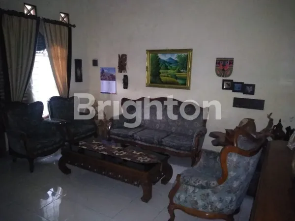image RUMAH TERAWAT 1 LANTAI RUNGKUT ASRI ADA KOLAM IKAN DAN GARASI (3)