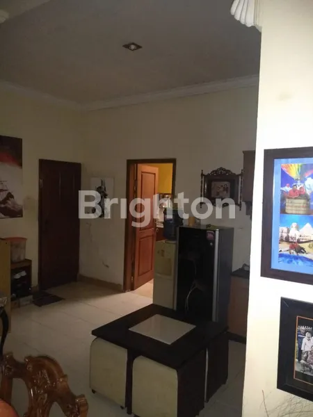 image RUMAH TERAWAT 1 LANTAI RUNGKUT ASRI ADA KOLAM IKAN DAN GARASI (7)