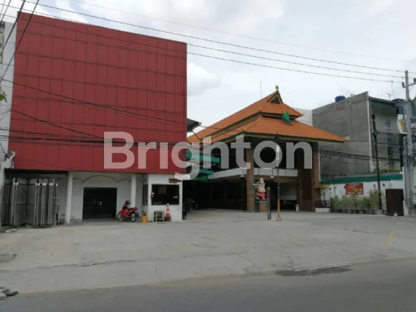 image BANGUNAN KOMERSIAL RAYA MENUR SUPER STRATEGIS MASIH BEROPERASI  (4)