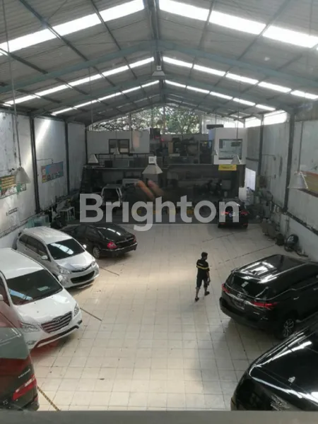 image BANGUNAN KOMERSIAL RAYA MENUR SUPER STRATEGIS MASIH BEROPERASI  (5)