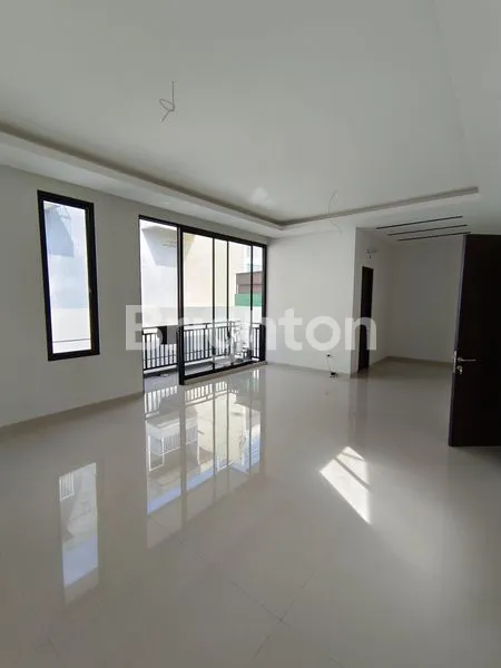 image NEW!!! RUMAH 2 LANTAI CITRALAND SURABAYA BARAT TPR TAMAN PUSPA RAYA DAERAH EASTWOOD (2)