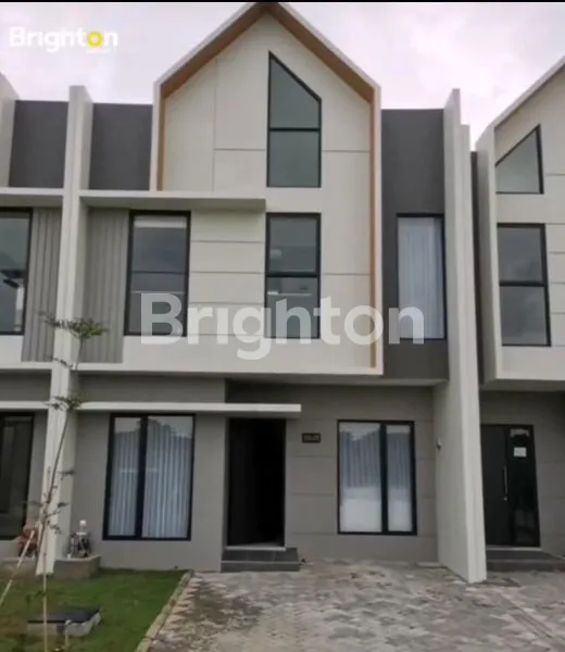 image RUMAH EASTERN PARK ROW 3 MOBIL (1)