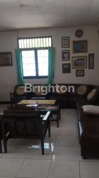 image RUMAH DI JALAN UTAMA BOULEVARD DI HOOK DENGAN HALAMAN LUAS SIAP HUNI (4)