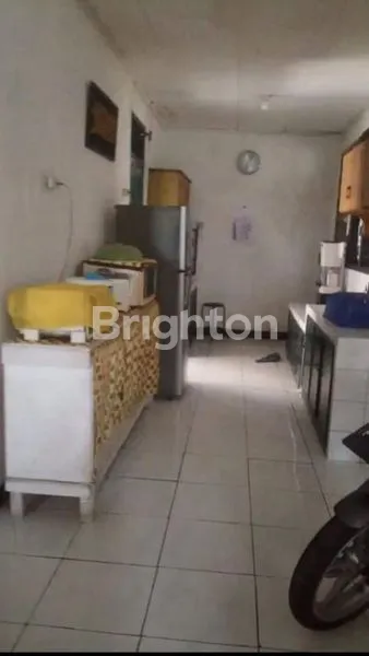 image RUMAH DI JALAN UTAMA BOULEVARD DI HOOK DENGAN HALAMAN LUAS SIAP HUNI (7)