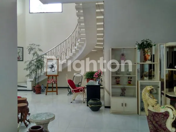 image RUMAH HOOK BANGUNAN 2.5 LANTAI DAERAH PULAU PULAU.  (3)