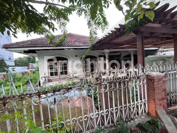 image RUMAH TUA HOOK DI SUNTER INDAH (3)