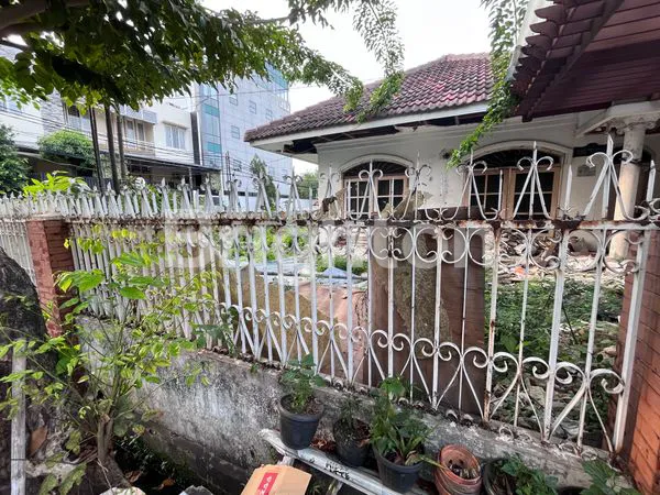 image RUMAH TUA HOOK DI SUNTER INDAH (4)