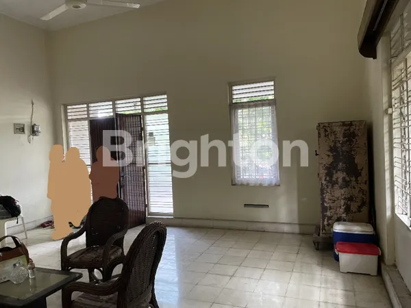 image RUMAH DENGAN ARSITEKTUR BELANDA STRATEGIS DITENGAH KOTA (2)