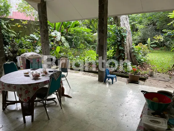 image RUMAH DENGAN ARSITEKTUR BELANDA STRATEGIS DITENGAH KOTA (5)