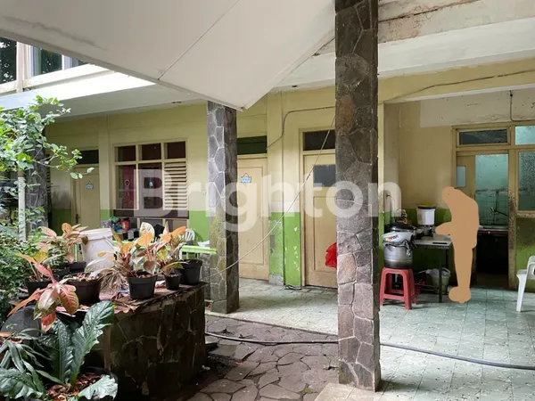image RUMAH DENGAN ARSITEKTUR BELANDA STRATEGIS DITENGAH KOTA (7)
