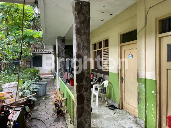 image RUMAH DENGAN ARSITEKTUR BELANDA STRATEGIS DITENGAH KOTA (8)