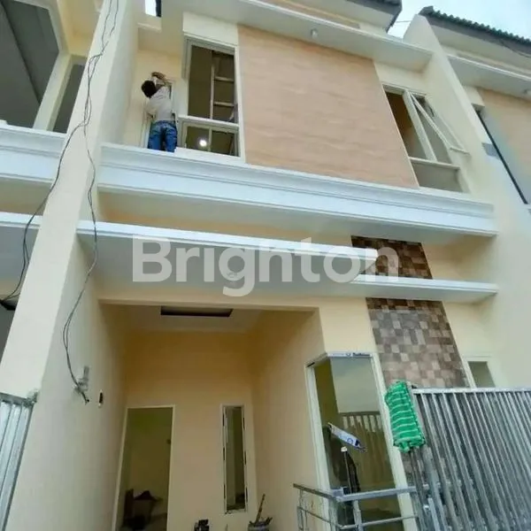 RUMAH MINIMALIS 2 LT BARU DAN GRESS DI GUNUNG ANYAR SURABAYA DEKAT OERR DAN MERR