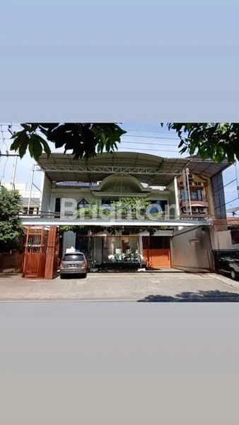 image RUMAH LUAS DAN STRATEGIS (1)