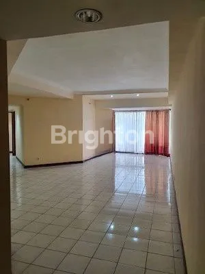 APARTEMEN TAMAN ANGGREK 3+1BR SEMIFURNISH