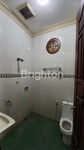 image RUMAH MEWAH LANTAI 2 DENGAN DESAIN CLASIK MODERN DI PEDURUNGAN SEMARANG TIMUR (5)