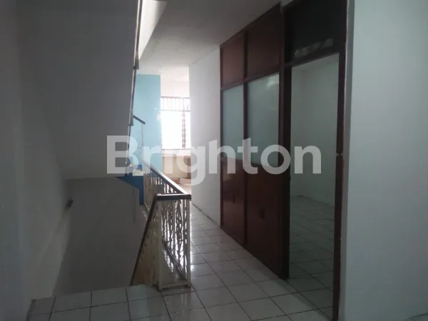 image RUKO 3 LANTAI STRATEGIS DI SELATAN JAKARTA DIJUAL CEPAT (4)