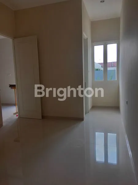 image RUMAH  BARU 2LANTAI LOKASI STRATEGIS DEKAT KULINER, UPN PURIMAS RUNGKUT MERR TOLL BANDARA SURABAYA (1)