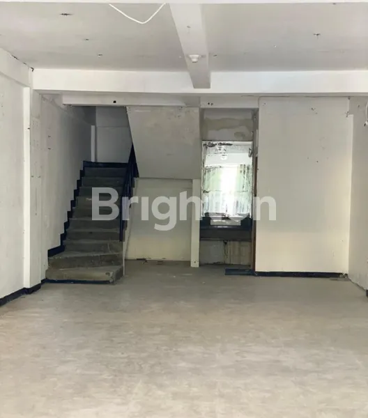 image RUKO 3 LANTAI DEKAT HOKKY DI PLAZA GRAHA FAMILI LOKASI STRATEGIS (2)