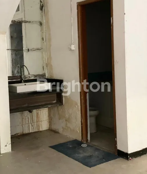 image RUKO 3 LANTAI DEKAT HOKKY DI PLAZA GRAHA FAMILI LOKASI STRATEGIS (3)