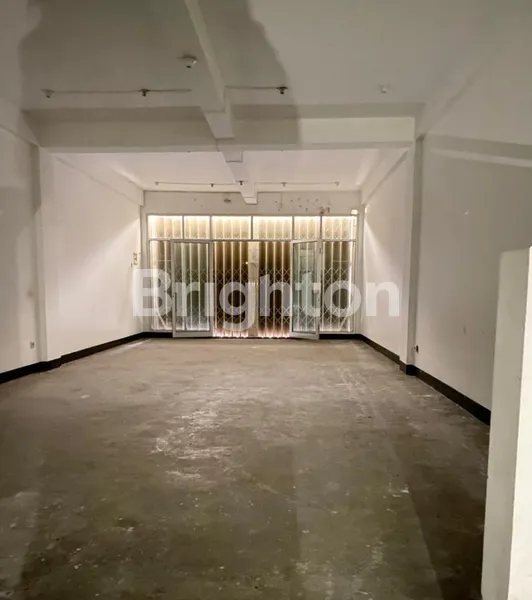 image RUKO 3 LANTAI DEKAT HOKKY DI PLAZA GRAHA FAMILI LOKASI STRATEGIS (4)