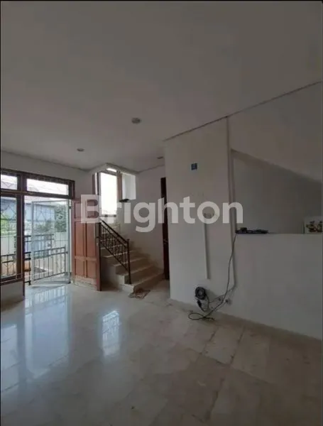 image RUMAH BAGUS 2 LT DI KAWASAN YG TENTERAM DI JAKSEL (2)