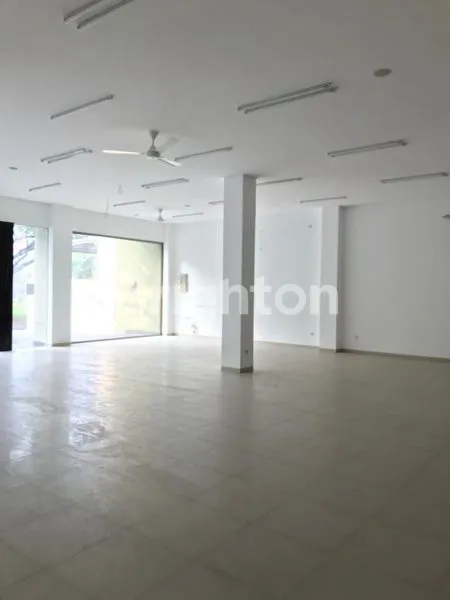 image TEMPAT USAHA DI JALAN BOULEVARD STRATEGIS BESAR BAGUS (3)