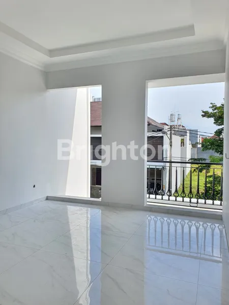 image NEW ARAYA 2 MODERN STYLE 2 LANTAI DEKAT MERR (3)