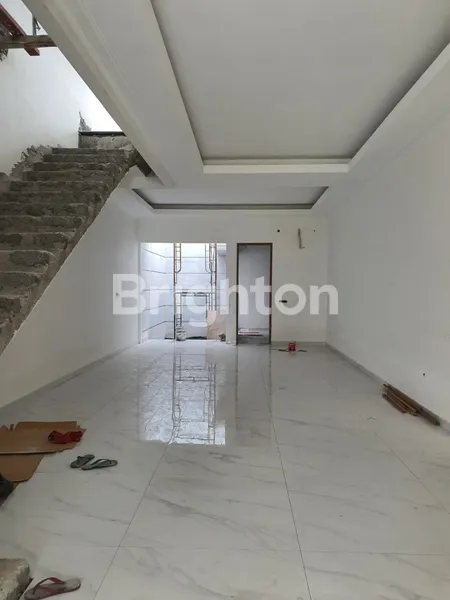 image NEW ARAYA 2 MODERN STYLE 2 LANTAI DEKAT MERR (5)