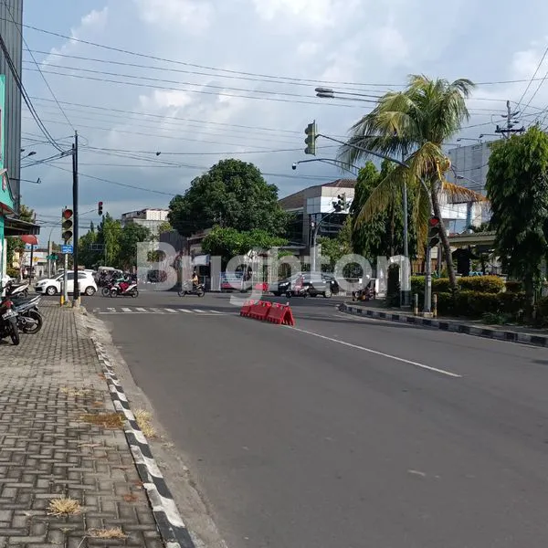 image USAHA STRATEGIS DI JL RM SAID SOLO DEKAT MANGKUNEGARAN (6)