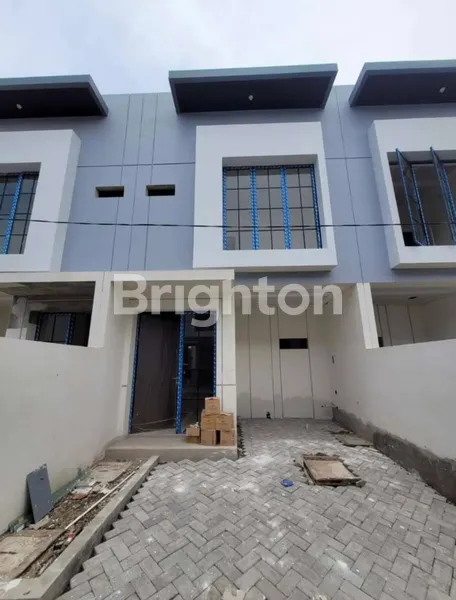 image RUMAH BARU GRESS REGENCY ONE BABATAN PANTAI DEKAT MULYOSARI, SUTOREJO, MERR (1)