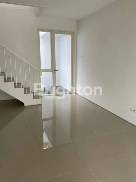 image RUMAH ROYAL RESIDENCE CLUSTER OAKWOOD SURABAYA (4)