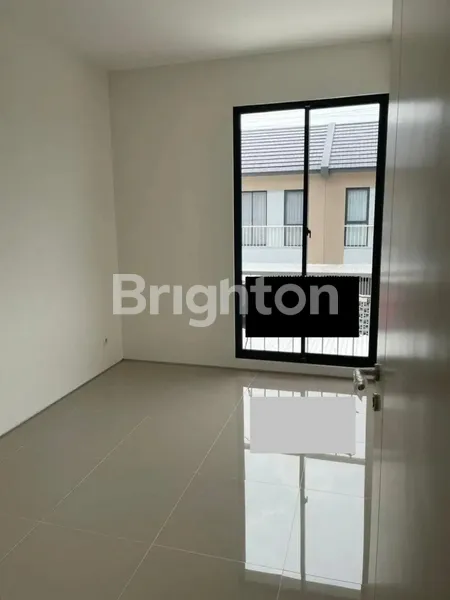 image RUMAH ROYAL RESIDENCE CLUSTER OAKWOOD SURABAYA (5)