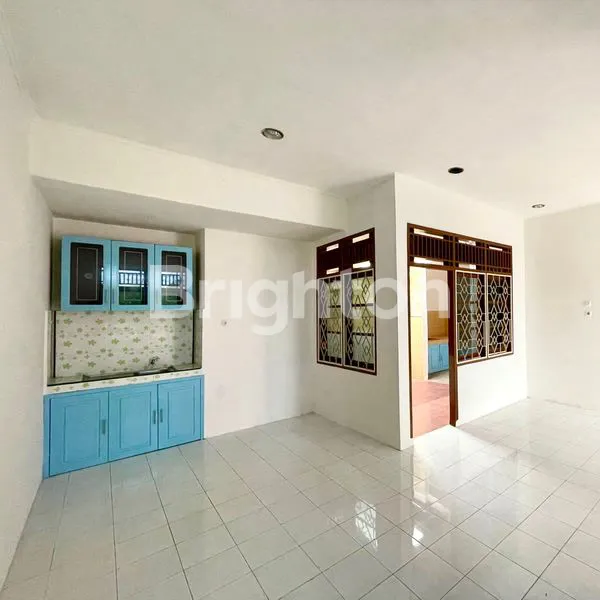 image RUMAH CANTIK DAN NYAMAN SIAP HUNI DI DALAM KOMPLEK PERUMAHAN ONE GATE SYSTEM  DI PUSAT KOTA (4)