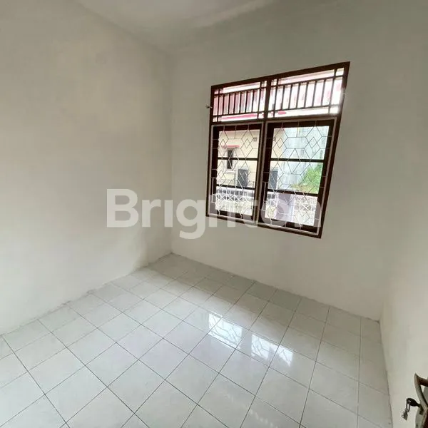 image RUMAH CANTIK DAN NYAMAN SIAP HUNI DI DALAM KOMPLEK PERUMAHAN ONE GATE SYSTEM  DI PUSAT KOTA (7)