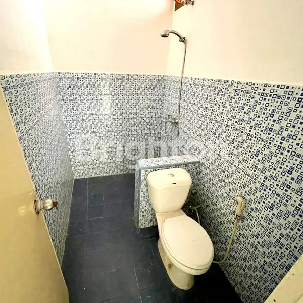 image RUMAH CANTIK DAN NYAMAN SIAP HUNI DI DALAM KOMPLEK PERUMAHAN ONE GATE SYSTEM  DI PUSAT KOTA (8)