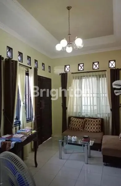 image RUMAH NYAMAN SIAP HUNI 2 LANTAI LOKASI STRATEGIS (2)