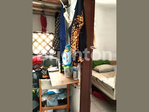 image RUMAH TERAWAT 2 LANTAI METRO PERMATA 1 LT 84M 3+1 KT 2 KM SHM (5)