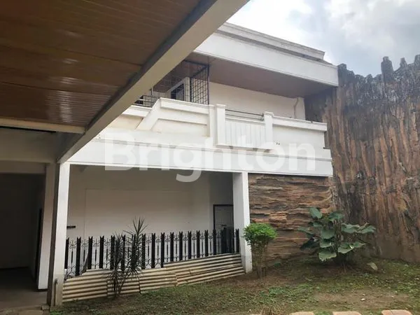 image RUMAH USAHA DEKAT RAYA IJEN KLOJEN MALANG (26)