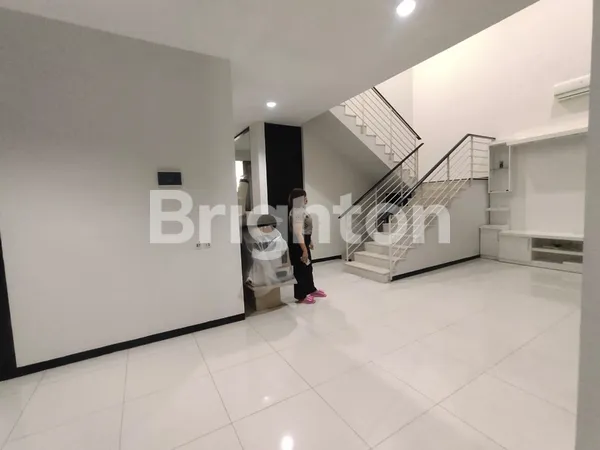 image RUMAH POJOK FULL BANGUNAN PANTAI MENTARI HAMPTON REGENCY TERAWAT DEKAT RAYA KENJERAN  (3)